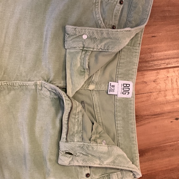 Urban Outfitters Green Corduroy Short Shorts - Picture 4 of 4
